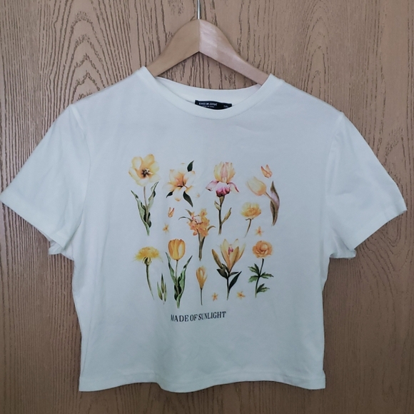 SHEIN Tops - *HOST PICK* NWOT Shein Curve crop floral tshirt